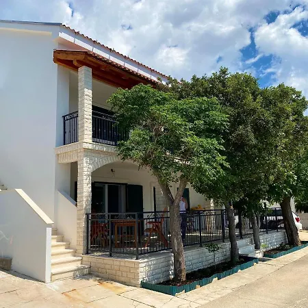 Apartmani Ferdinanda Kustići Kültér fotó
