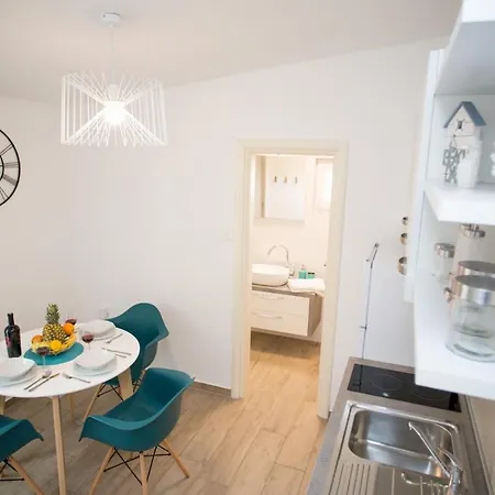 Apartmani Ferdinanda Kustići Kültér fotó
